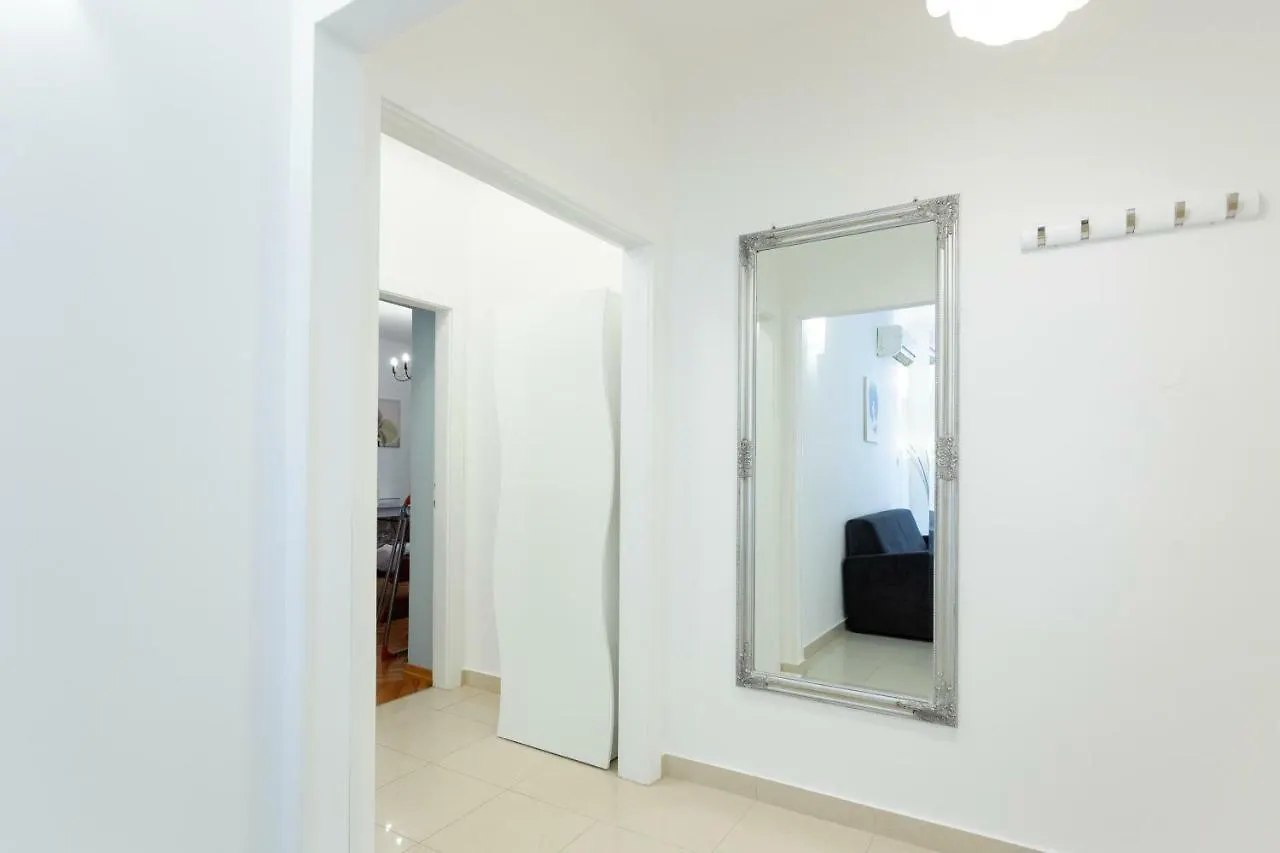 Marina'S Place Split