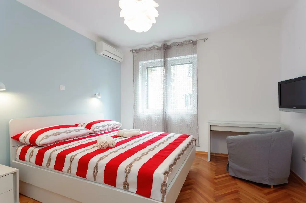 Marina'S Place Split Apartment