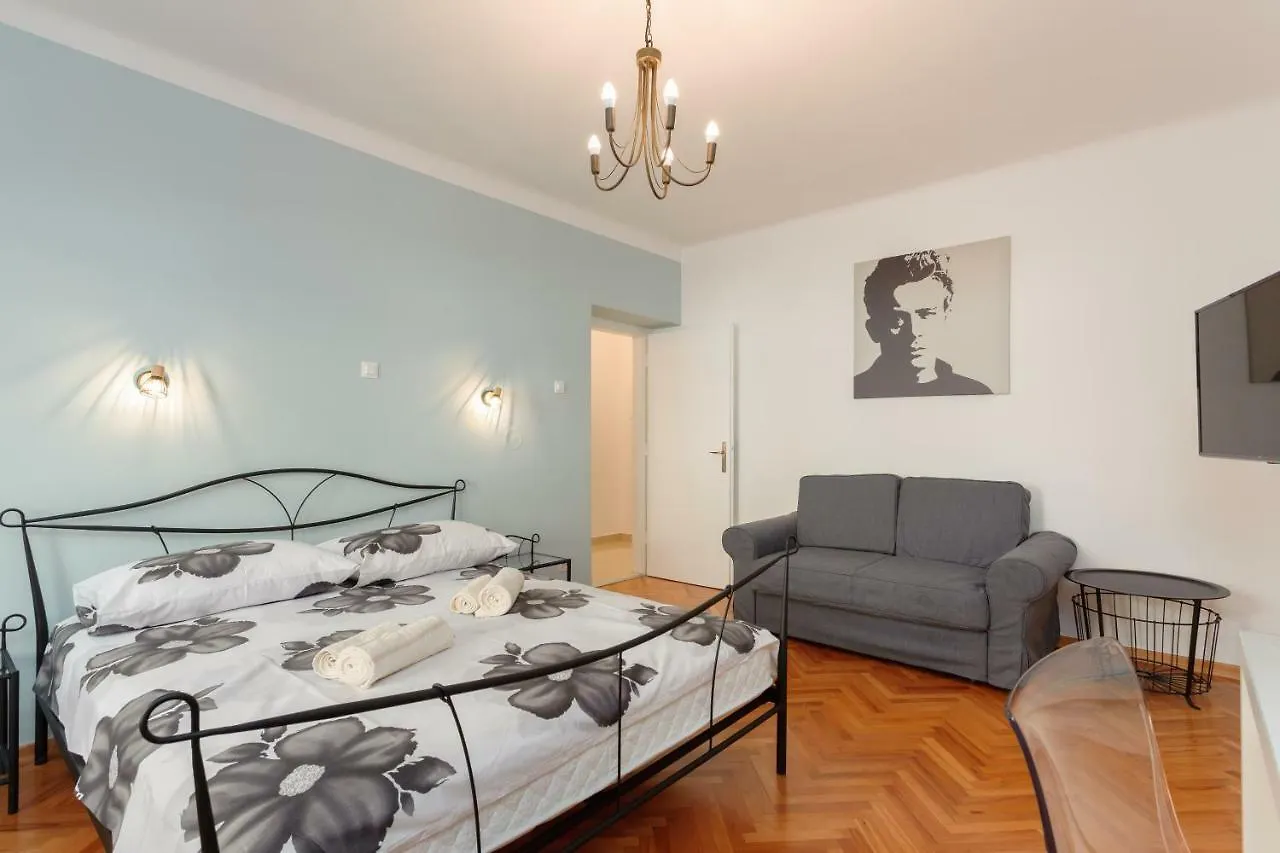 Marina'S Place Split