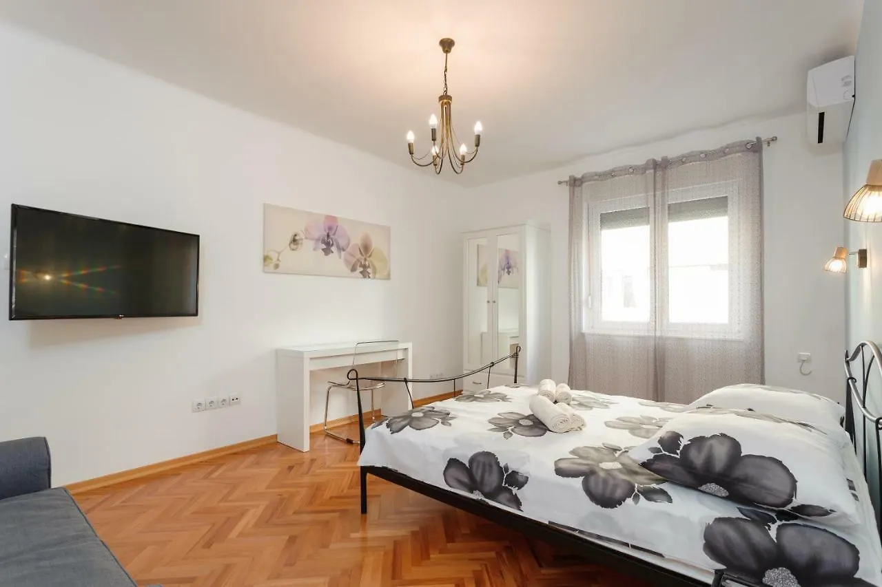 Marina'S Place Split Apartment